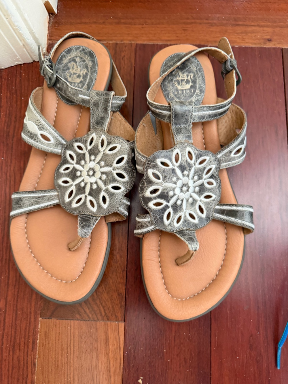 Ariat Metallic Silver Floral Leather Thong Sandals 9